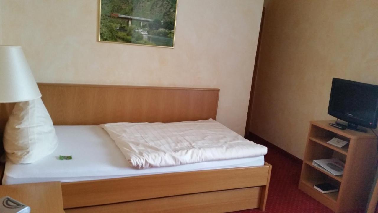 Weinhaus Berg Hotell Bremm Rum bild
